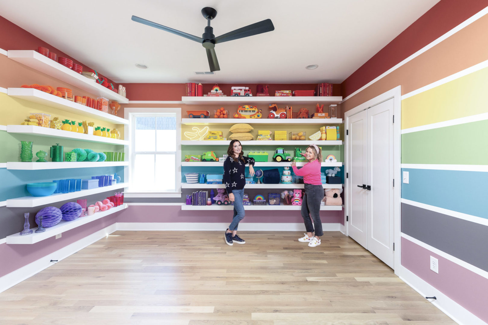 Look Inside The Home Edit S New Hq Featuring Behr Dynasty Colorfully