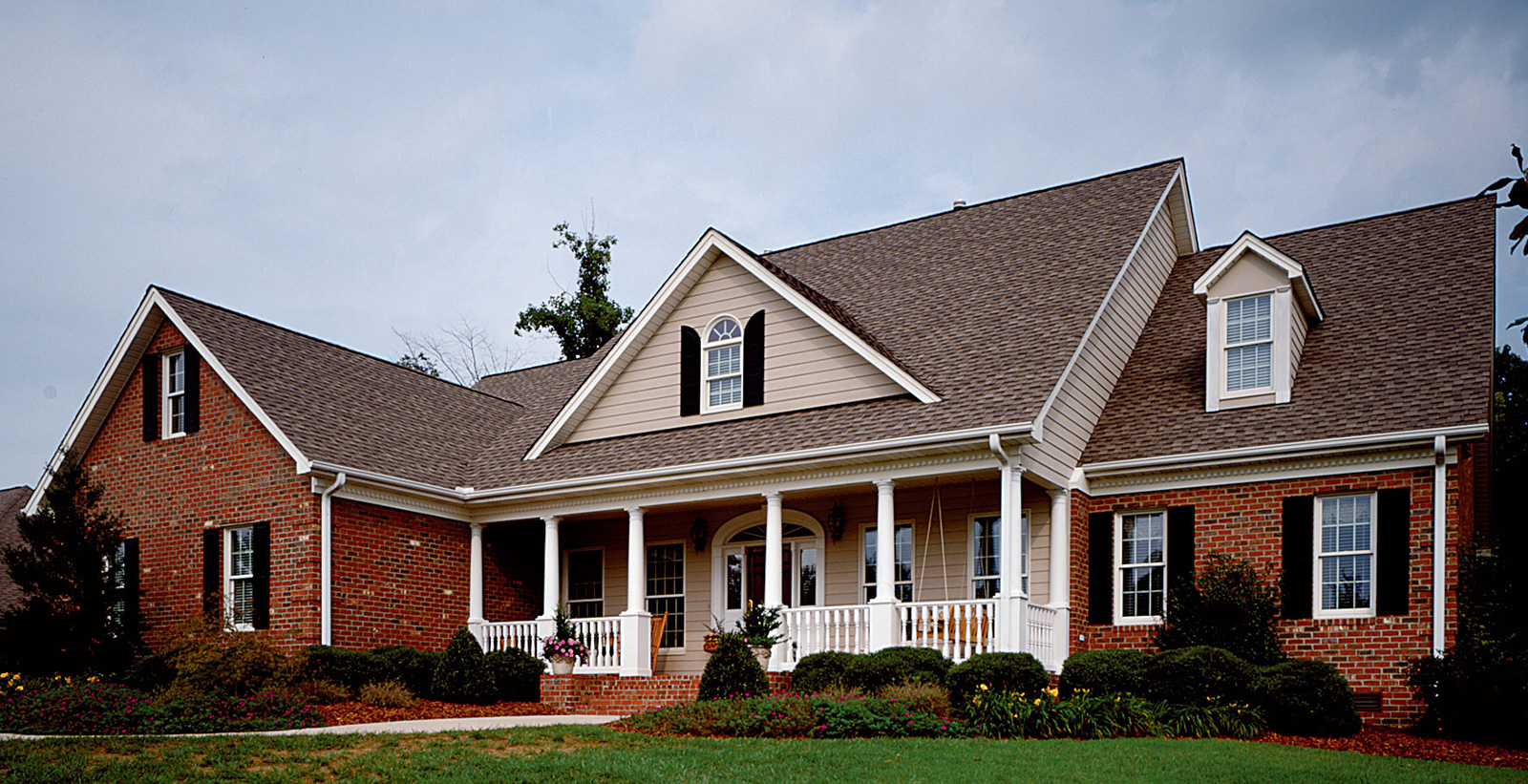 Brick House With White Trim House Red Brick House Boutique Interior Design